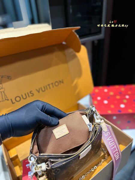 Louis vuitton pochlete bag
