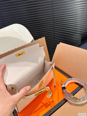 H brikin white handbag
