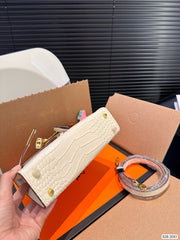 H brikin white handbag
