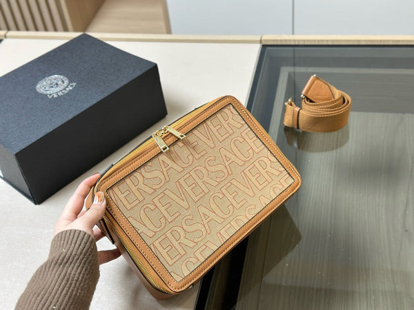 Famous Brand  square handbag