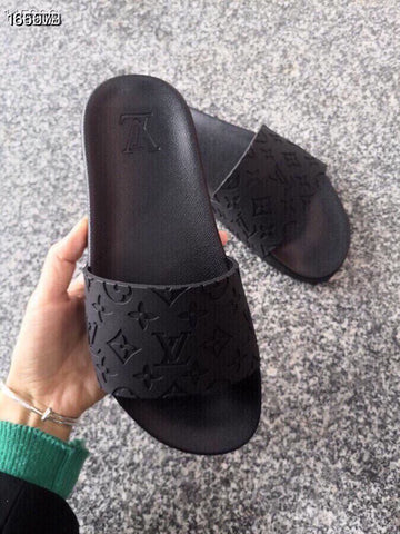 LV black Limited Edition Slidder