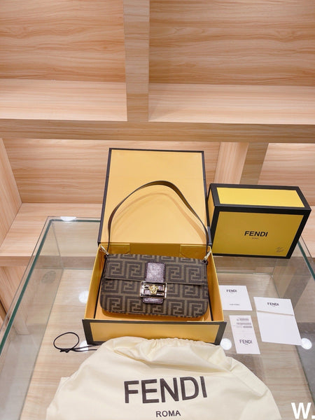 Fndi v Flap bag