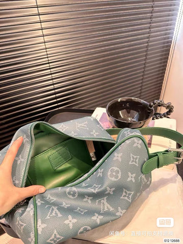 LV pouch Limited Edition