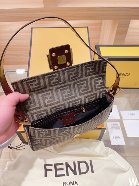 Fndi v Flap bag