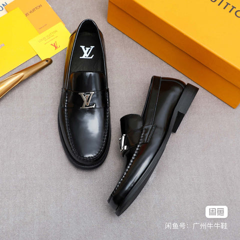 LV size 42 Limited edition