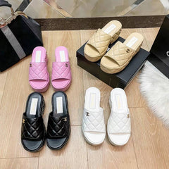 Famous brand C Thick Soled Slippers