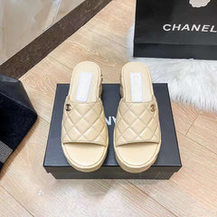 Famous brand C Thick Soled Slippers