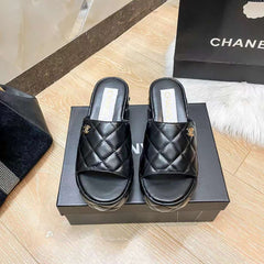 Famous brand C Thick Soled Slippers
