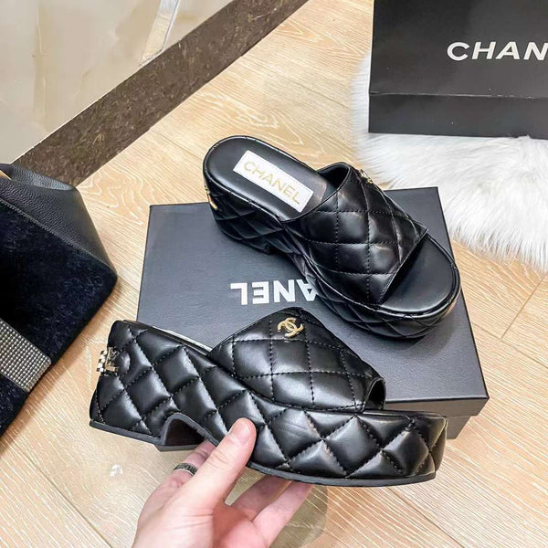 Famous brand C Thick Soled Slippers