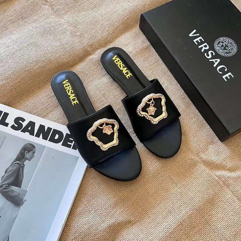Famous brand V Slipper new