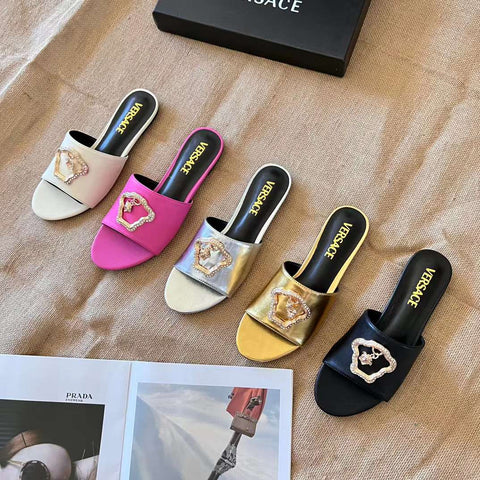 Famous brand V Slipper new