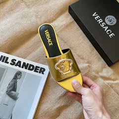 Famous brand V Slipper new
